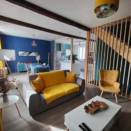 Garona Avec Billard Proche Pyrenees Holiday home Cazeres